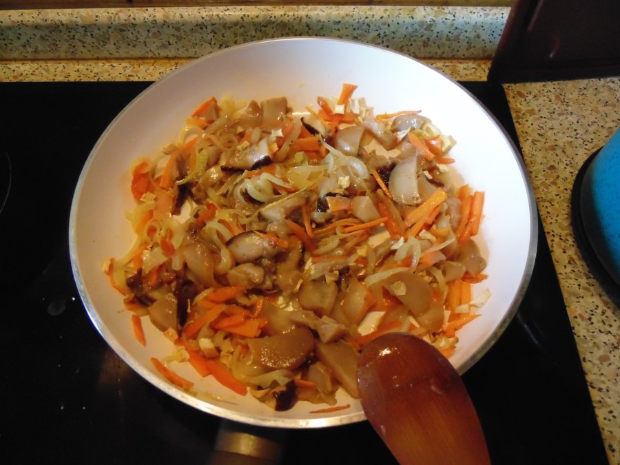 Солянка с маринованными грибами