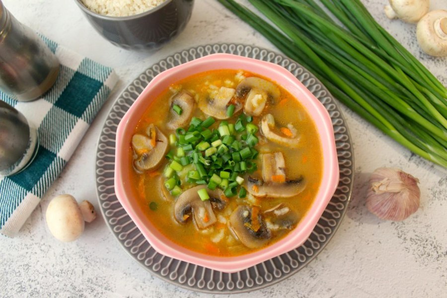 Суп солянка мясная сборная с картошкой