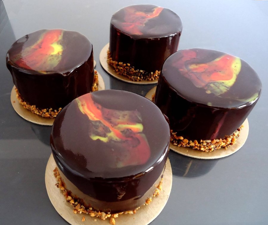 Торт с зеркальной глазурью