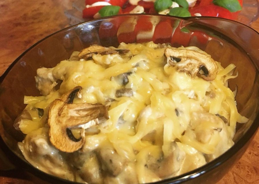 Жульен на сковородке с грибами