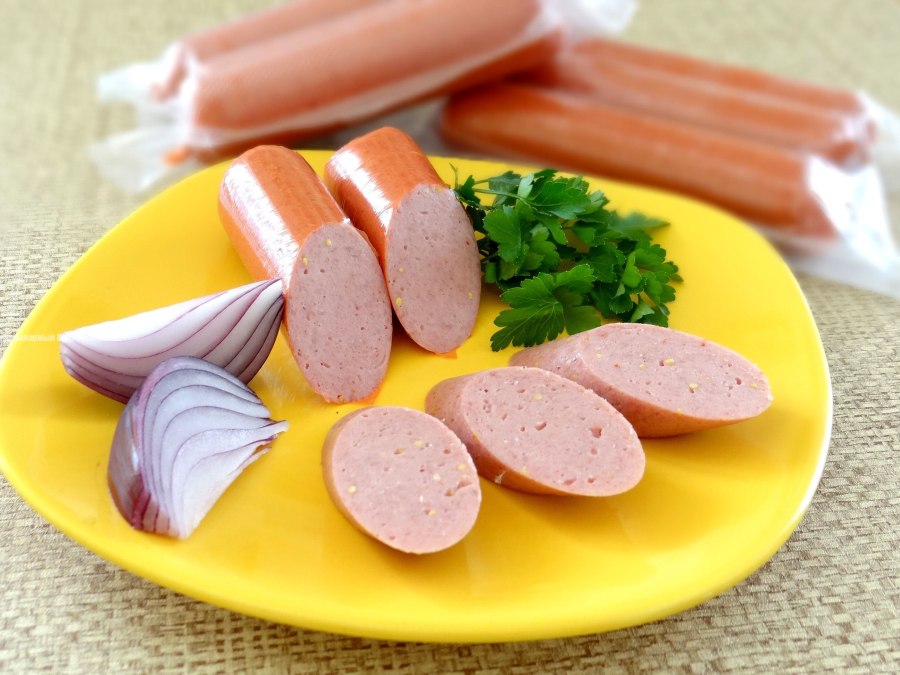 Сардельки с горчицей