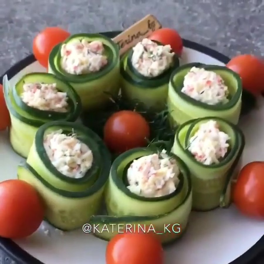 Роллы из огурцов с крабовыми палочками