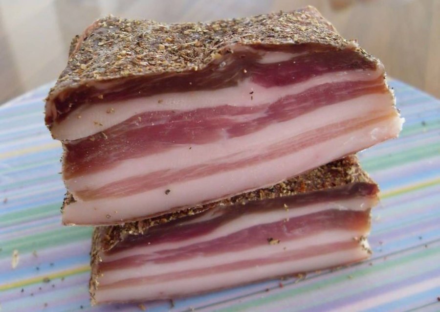 Сало с прослойкой мяса