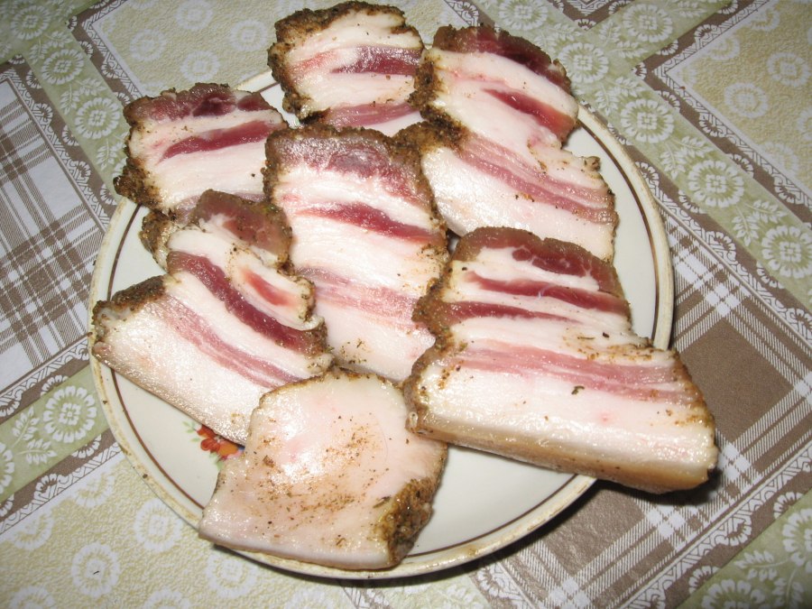 Сало с прослойкой мяса