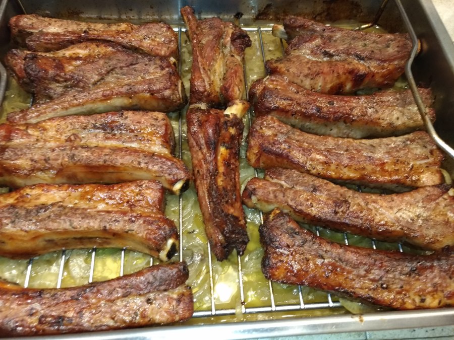 Мясо с овощами в горшочках