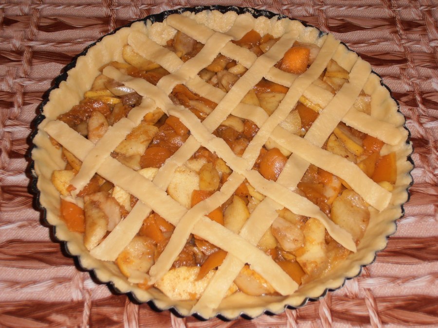 Пирог с яблоками сверху