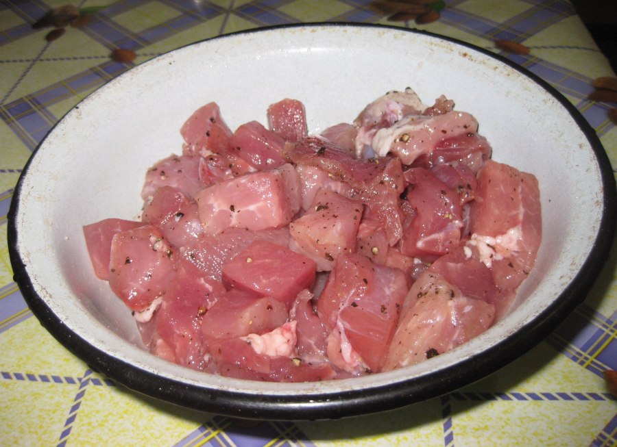 Мясо под винным соусом
