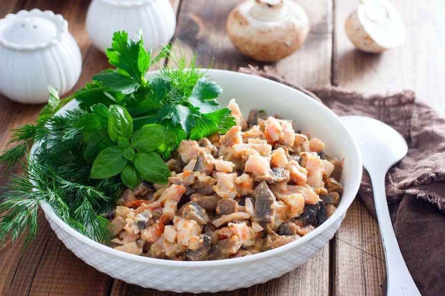 Салат с куриными желудками
