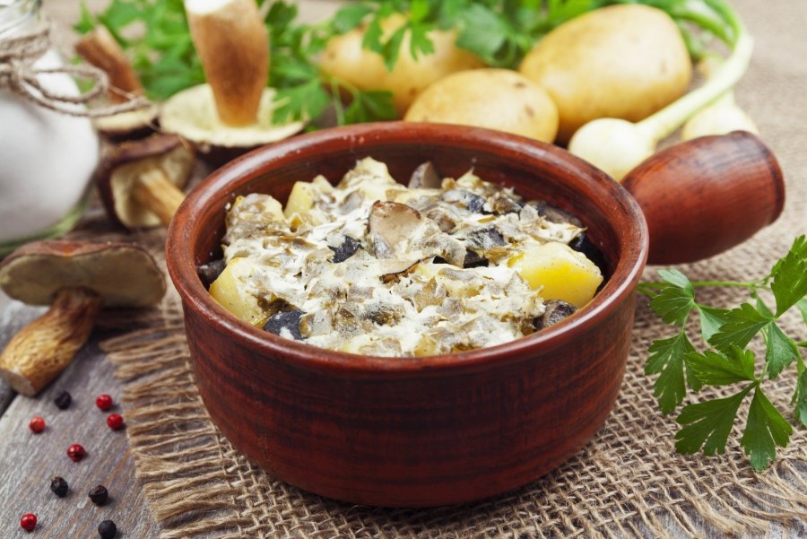 Картофель с шампиньонами в сметане