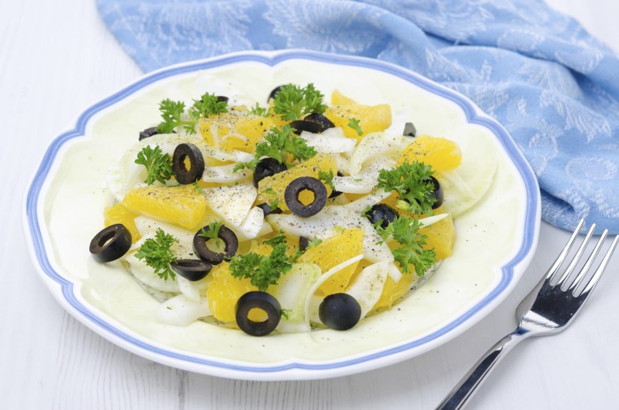 Салаты с оливками и маслинами