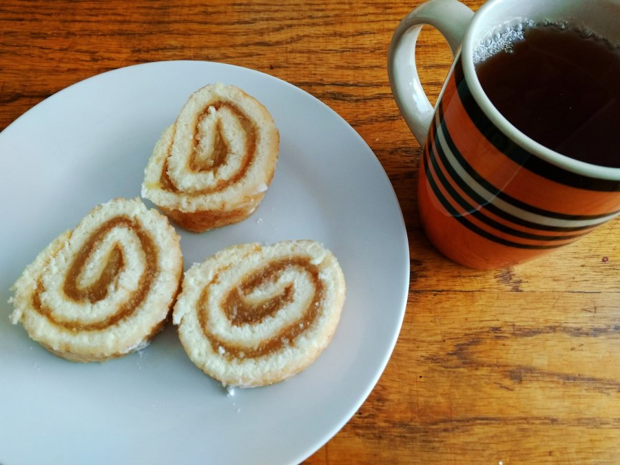 Рулет с кокосовой стружкой