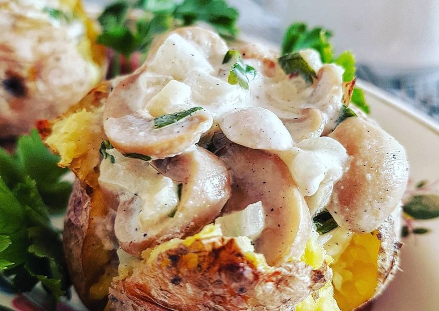 Яичница с грибами и картошкой