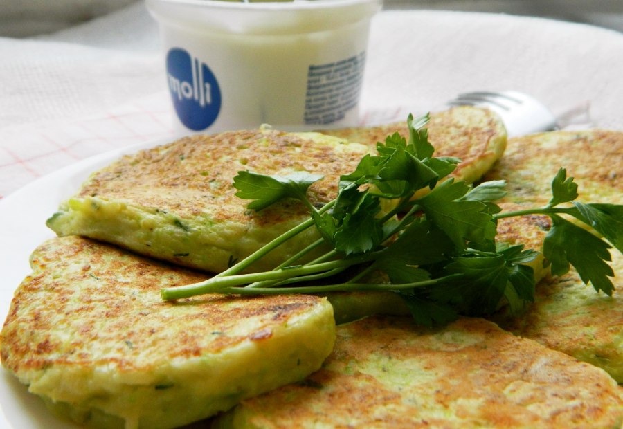 Кабачковые оладьи с сыром