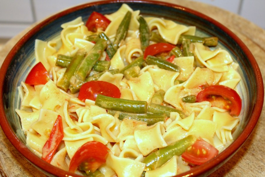 Креветки и мидии с макаронами