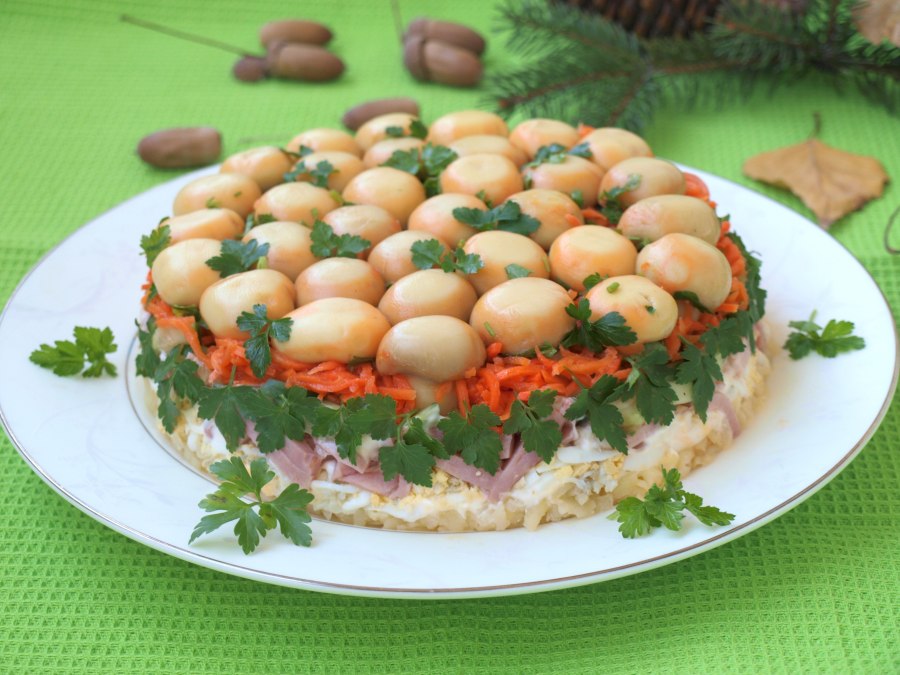 Салат Грибное лукошко с шампиньонами