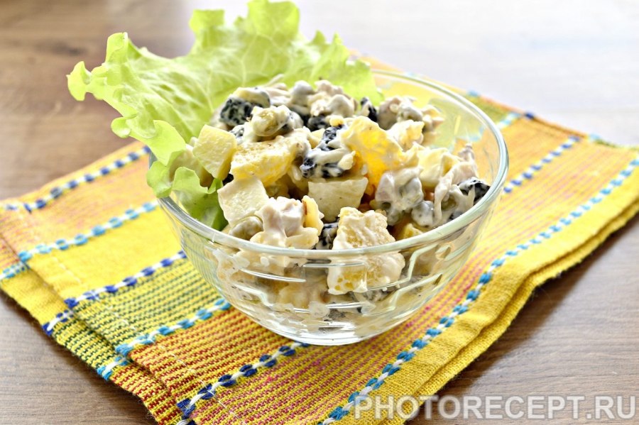 Салат с курицей и сельдереем грецкий орех