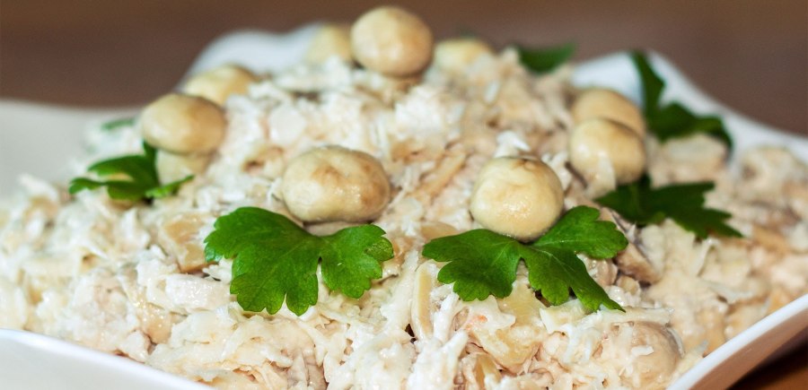 Салат куриный с шампиньонами