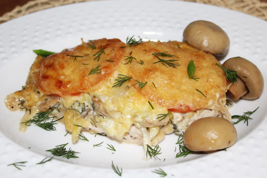 Куриное филе запеченное с грибами