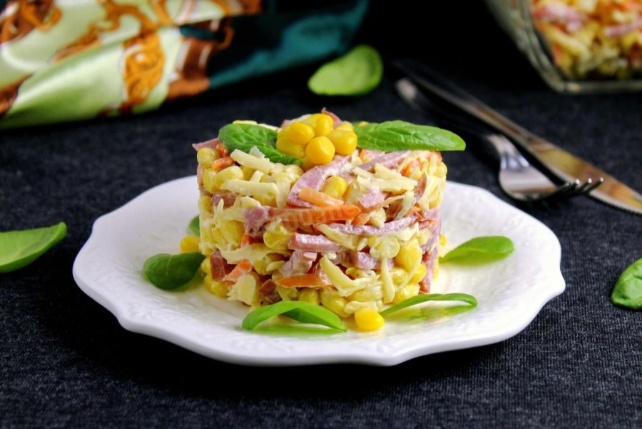 Салат с сыром косичка