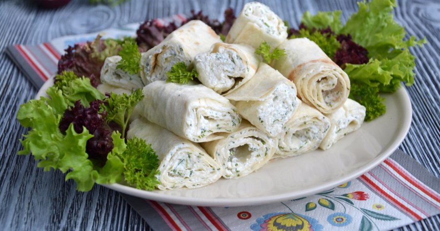 Рулетики с брынзой и зеленью