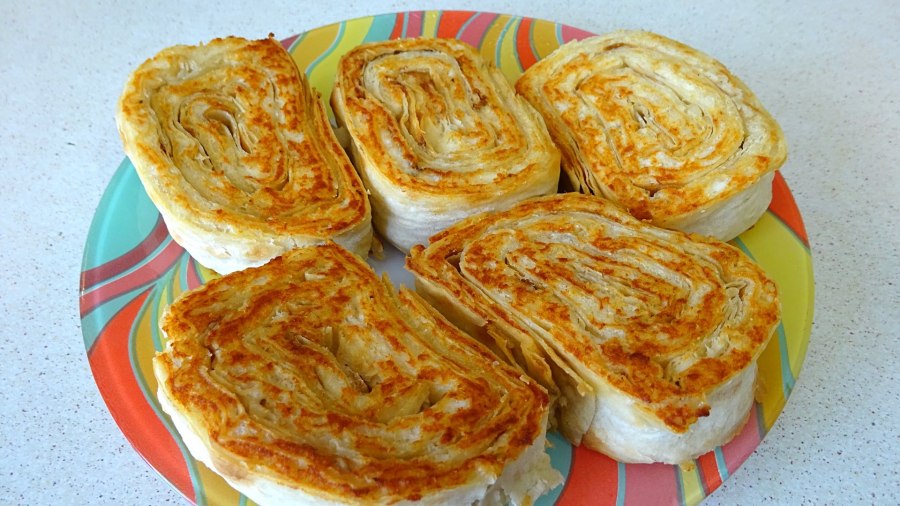 Рулет из лаваша с куриной грудкой