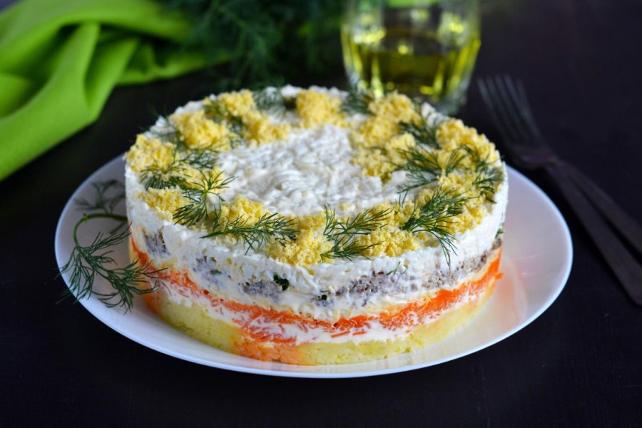 Салат Мимоза с рыбными консервами классический