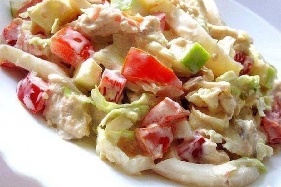 Салат с курицей и красным перцем