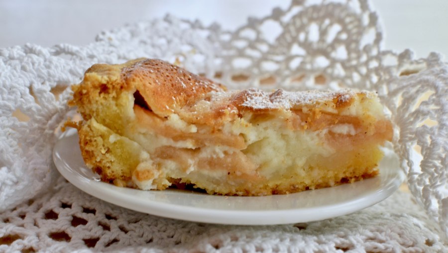 Манник пирог с брусникой