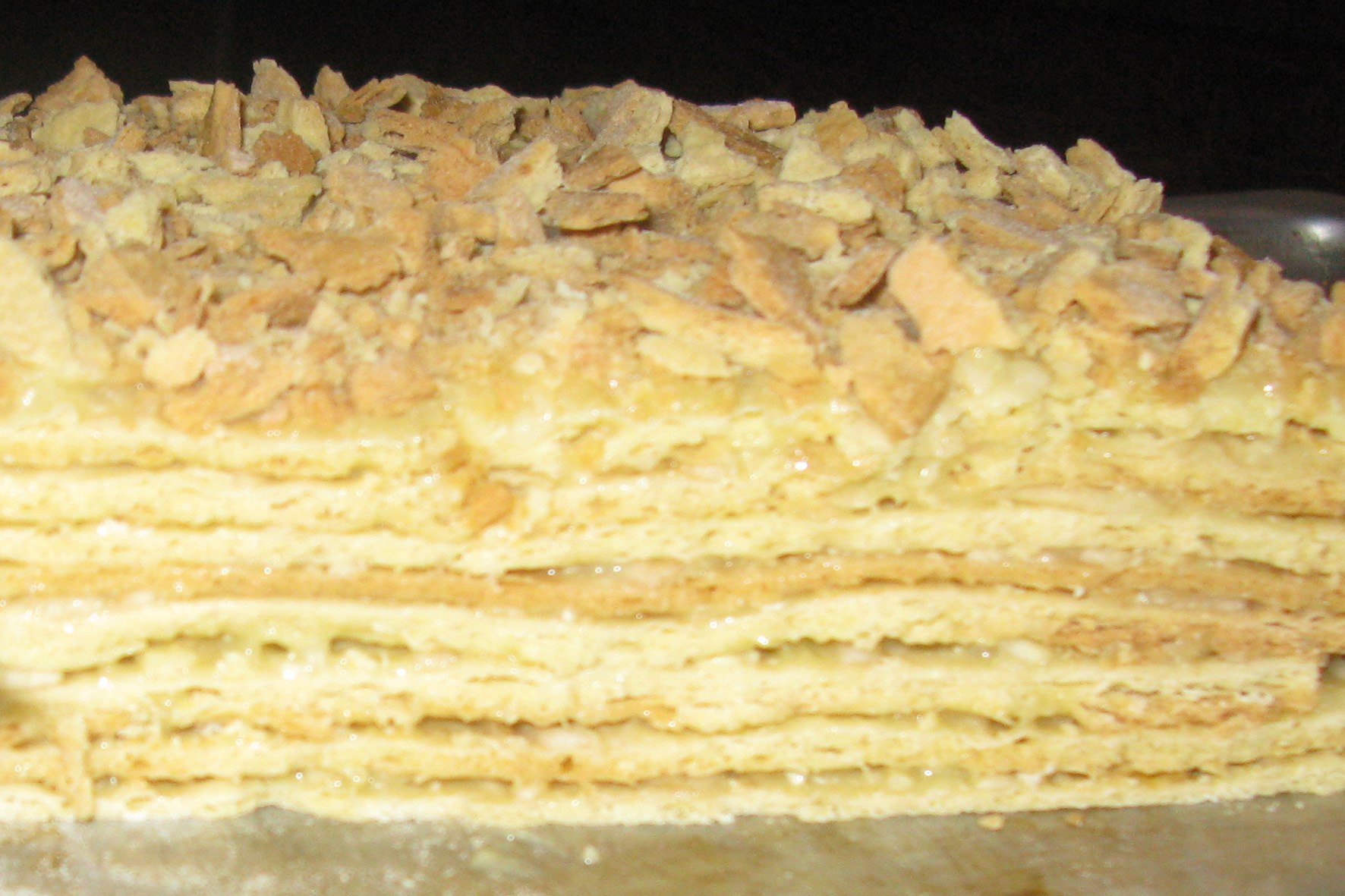 Наполеон из слоеного теста сметаны и сгущенки. Слоеный Наполеон. Яблочный торт Наполеон. Закусочный торт Наполеон. Афганский Наполеон торт.