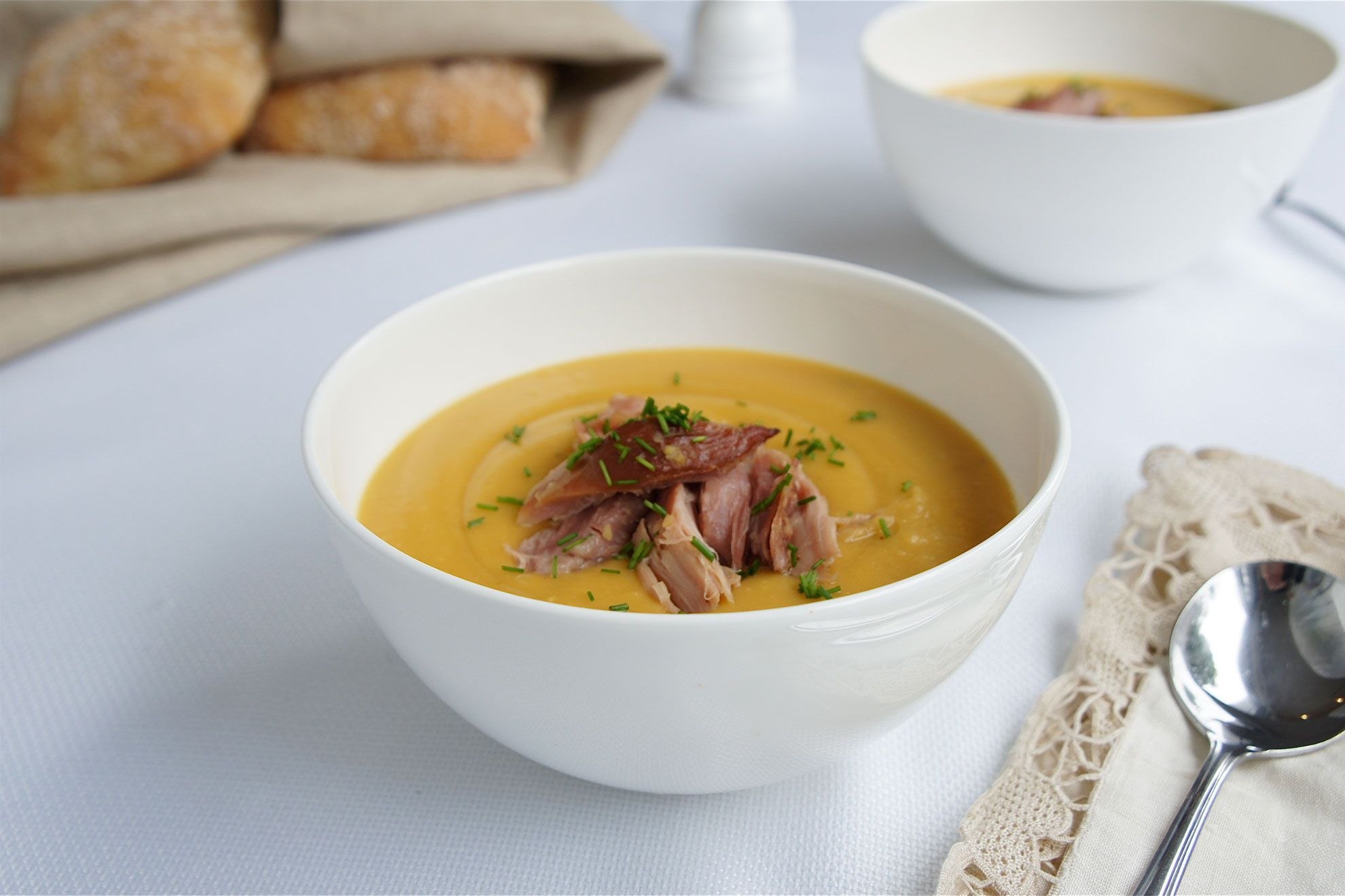 Гороховый суп с индейкой. Суп с куриными сердечками. Еврейский суп из курицы. Гороховый суп с ветчиной.