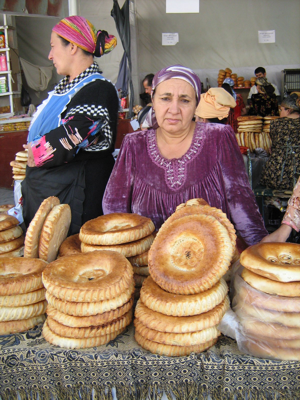 Традиции таджикской кухни. Таджикская Национальная кухня. Национальная еда Таджикистана. Таджикский хлеб. Национальное блюдо таджиков.