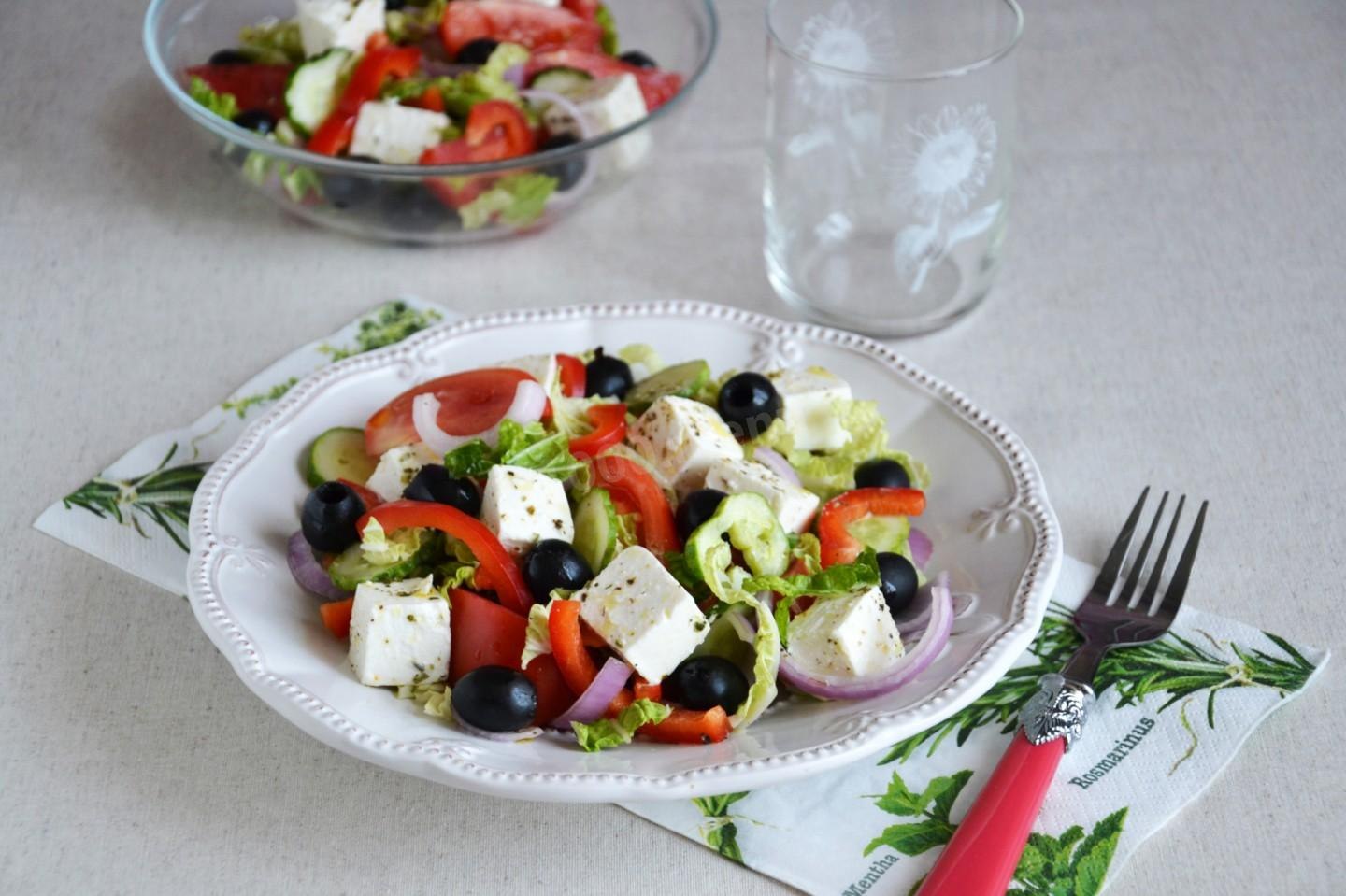 Приготовить салат греческий в домашних условиях