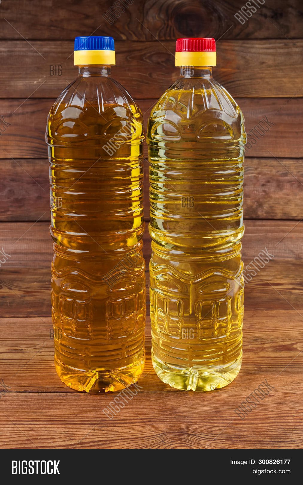 Какое подсолнечное масло лучше рафинированное или нерафинированное. Рафинированное масло. Подсолнечное масло рафинированное и нерафинированное. Отбелка растительного масла. Отбелка подсолнечного масла.