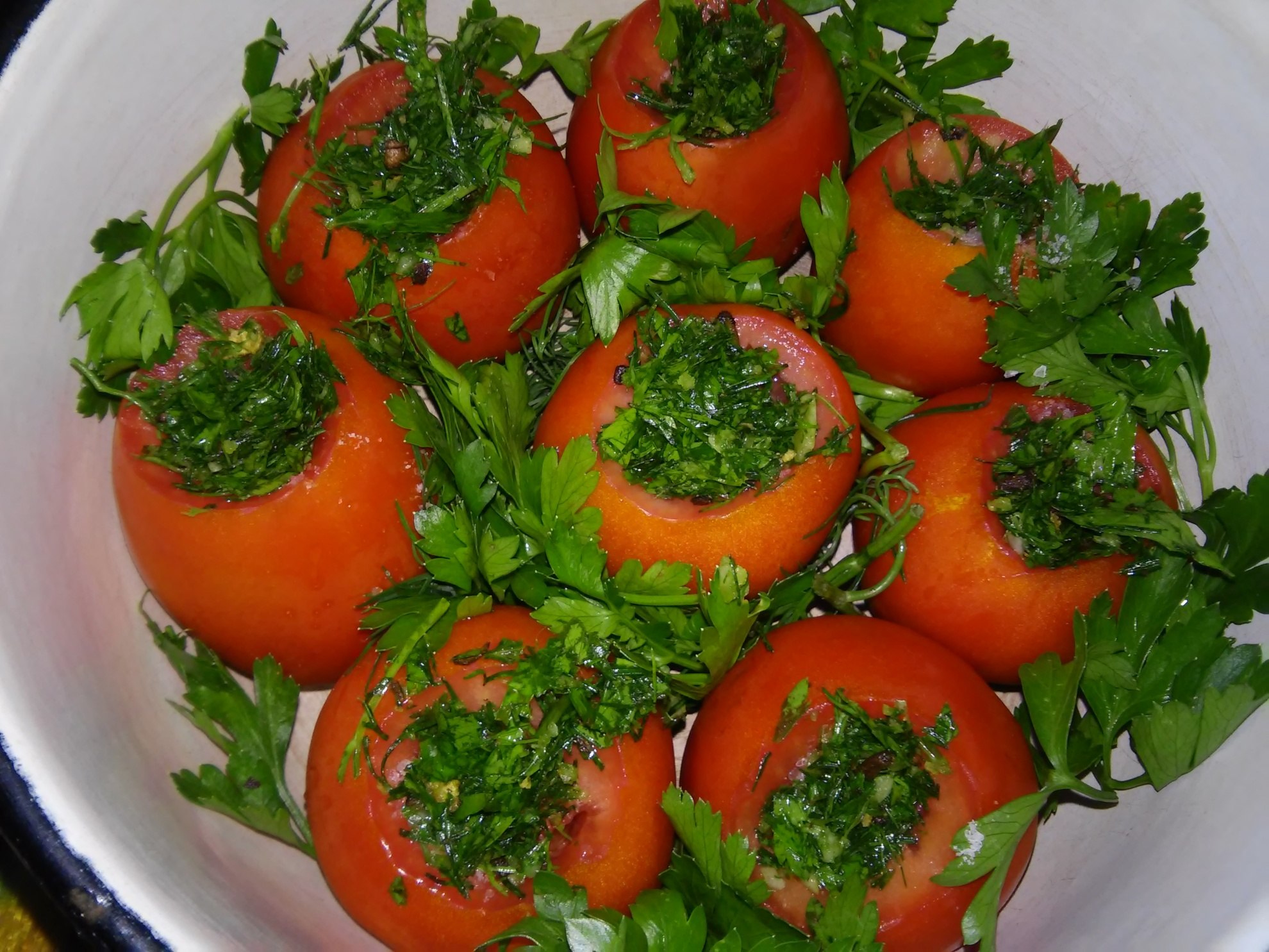 Рецепт помидор с чесноком и морковью. Помидоры армянчики. Малосольные фаршированные помидоры. Помидоры малосольные фарширов. Помидоры Шпигованы чесноком.
