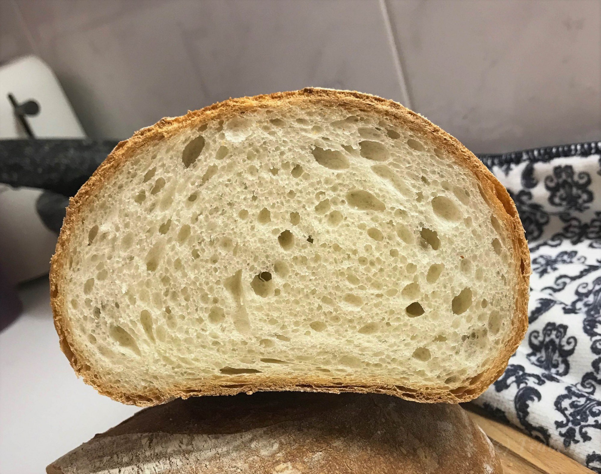 Вкусный пшеничный хлеб рецепт. Хлеб. Пшеничный хлеб. Хлеб на сыворотке. Выпечка пшеничного хлеба.