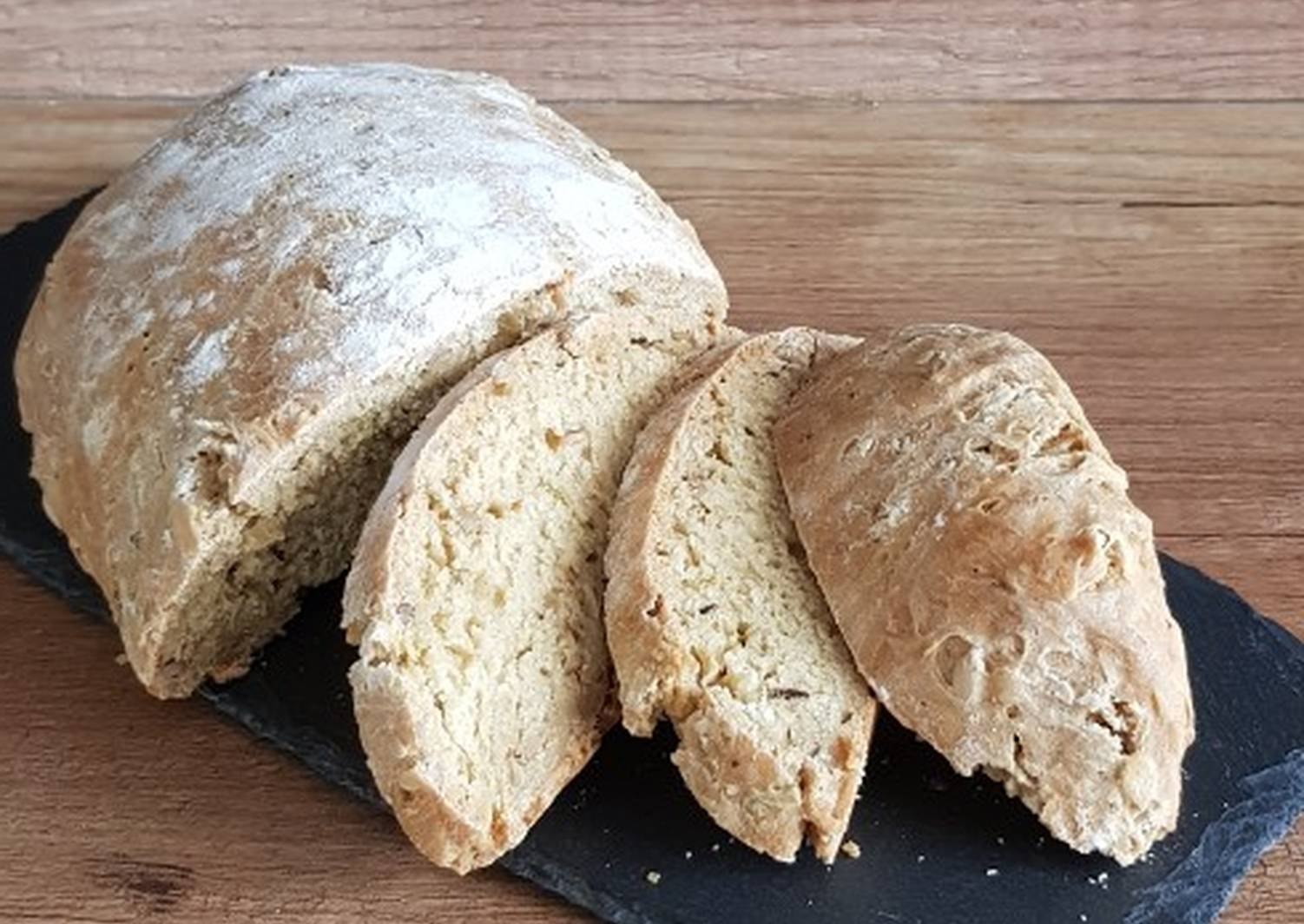 Бездрожжевой хлеб на воде рецепт. Хлеб пшеничный бездрожжевой. Хлеб на сыворотке. Домашний бездрожжевой хлеб. Жито бездрожжевой.
