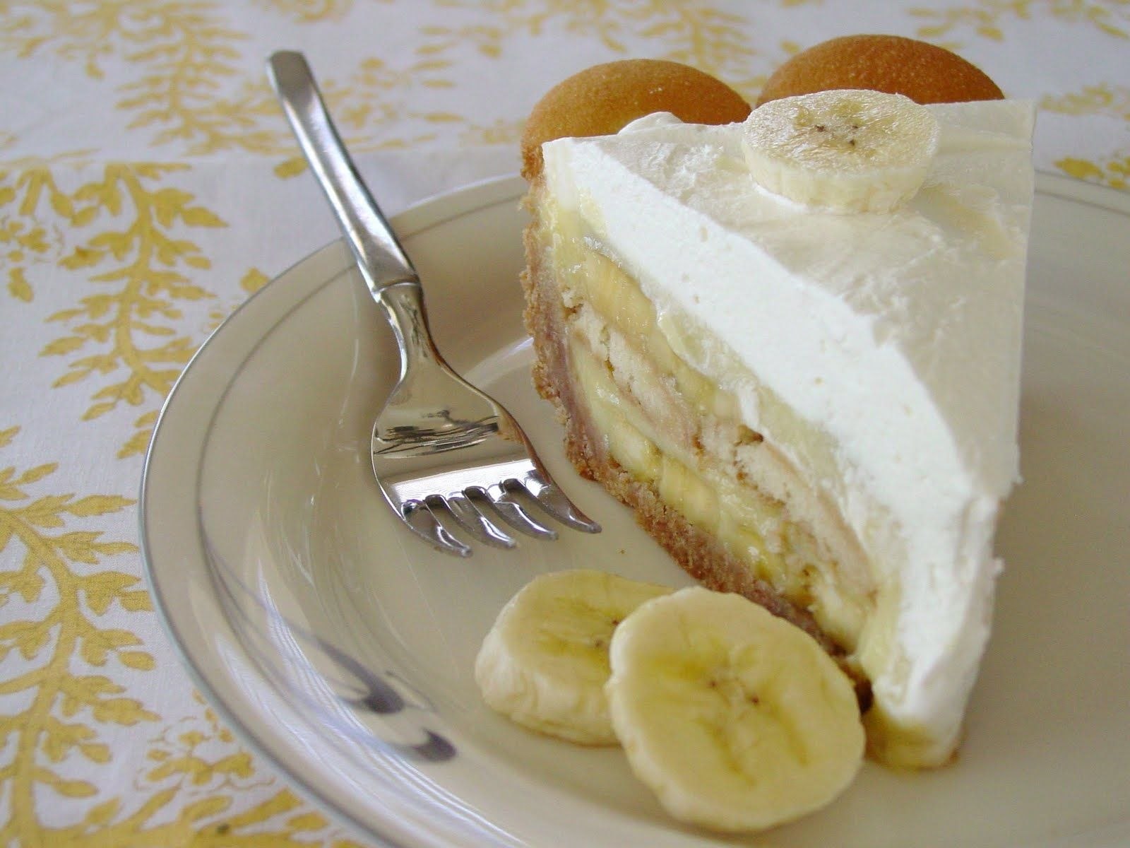 Что приготовить из творога и бананов. Ванильный пудинг для торта. Сметанник с бананом. Банановый пудинг. Тортик из хлебцов с бананом.