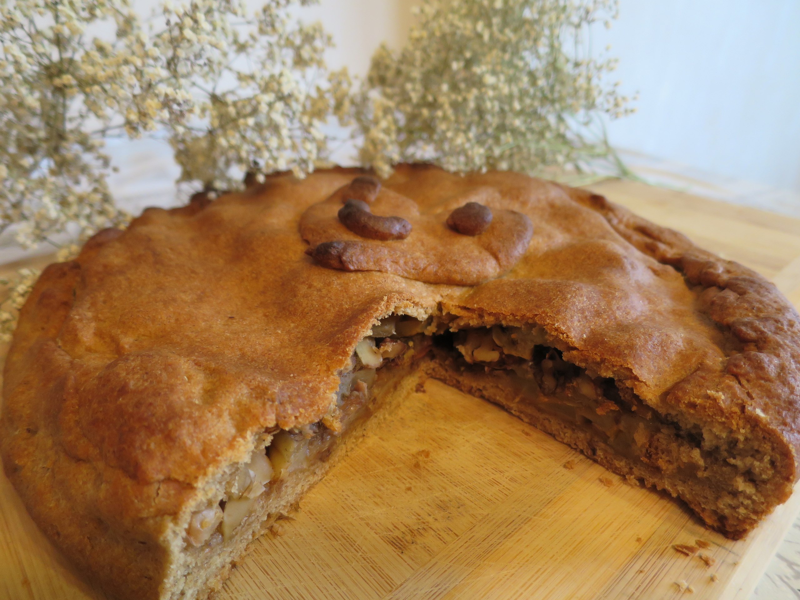 Пирожки из ржаной муки. Ржаной пирог. Выпечка из ржаной муки. Пироги на ржаной муке. Пирог с ржаной мукой.