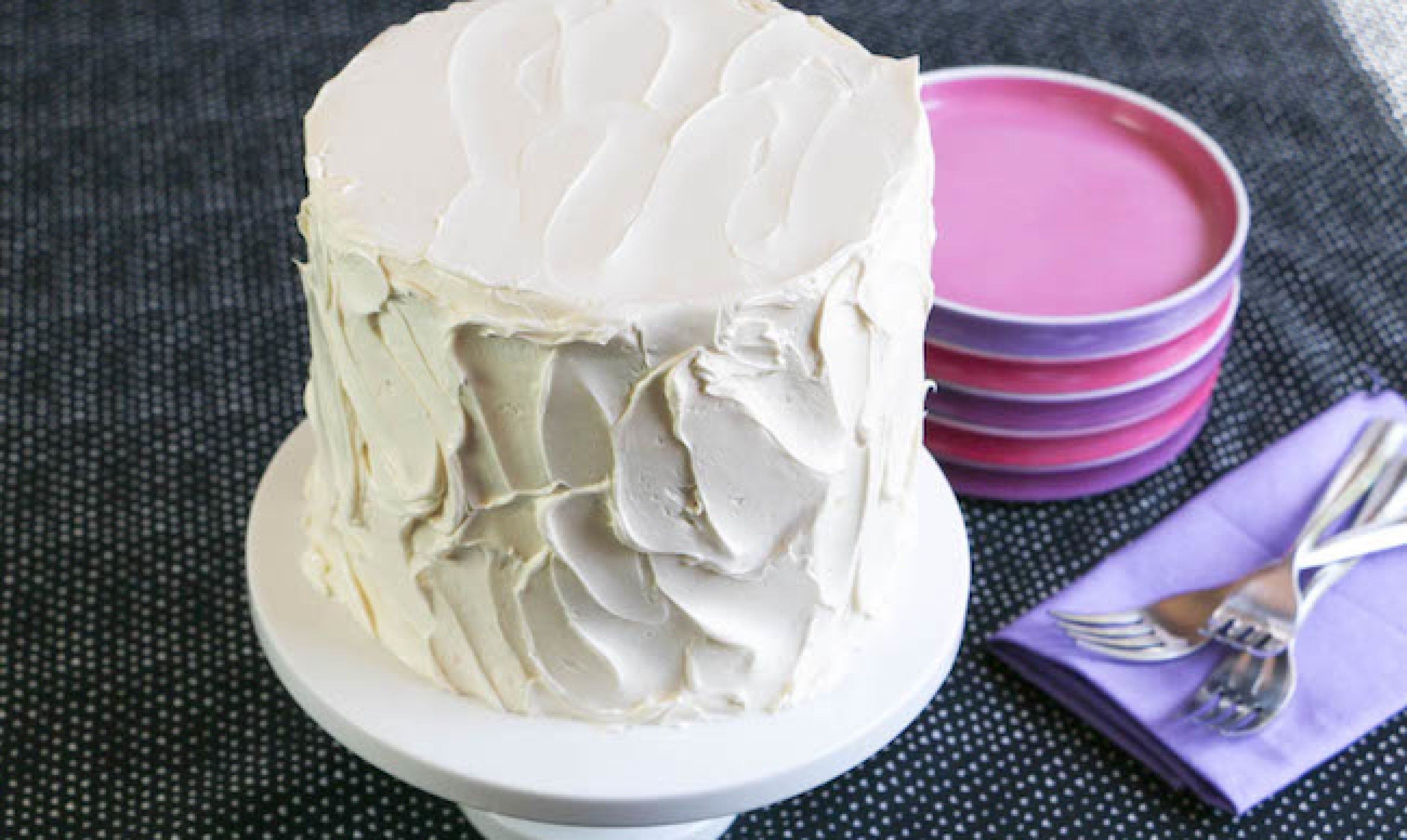 Крем масло белый шоколад. Крем для торта. Украшение торта заварным кремом. Масляный крем. Украшение торта белым кремом.