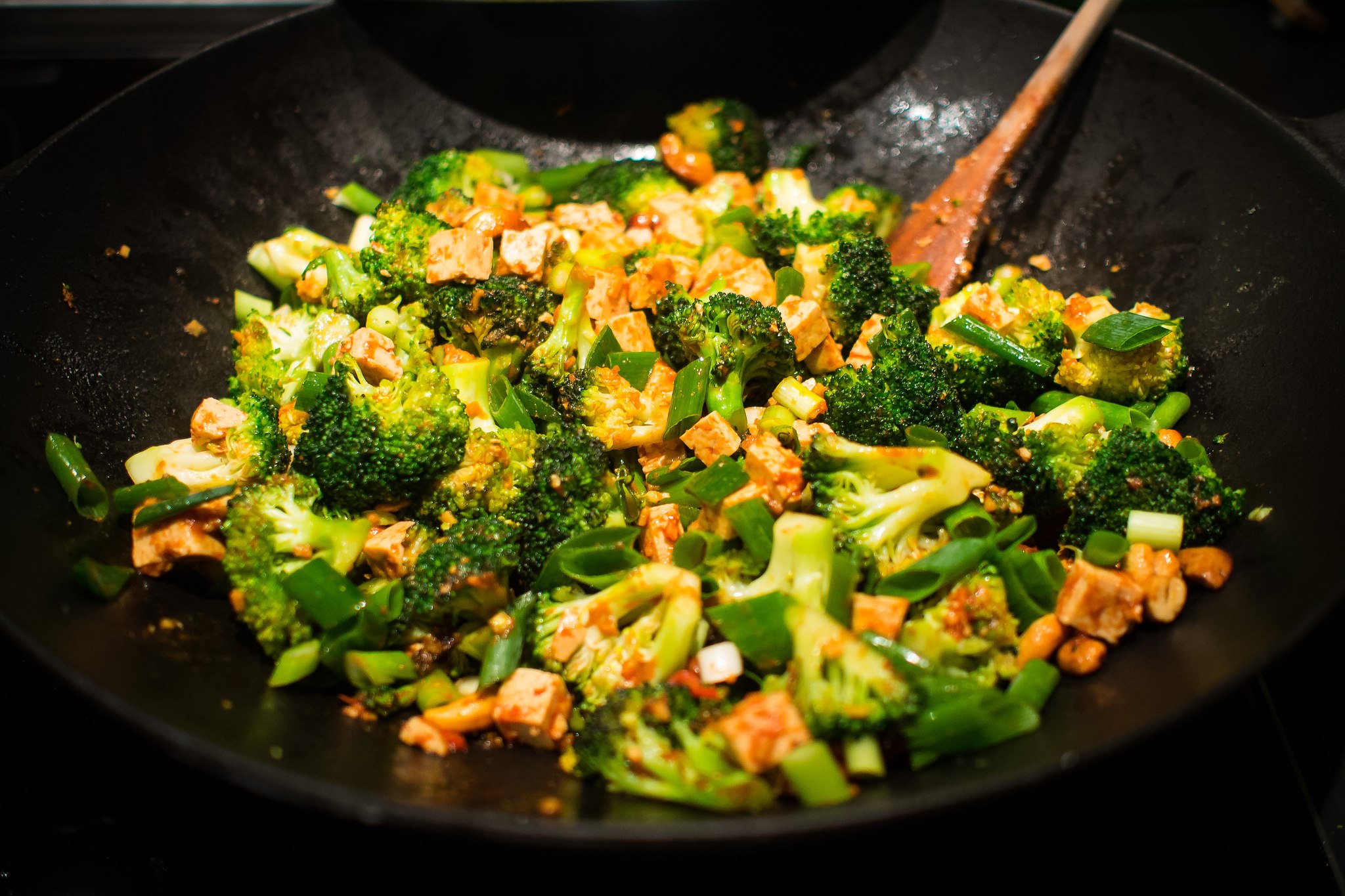 Овощи на сковороде простой рецепт. Овощи брокколи. Брокколи тушеная с овощами. Овощи на сковородке. Брокколи на сковороде.