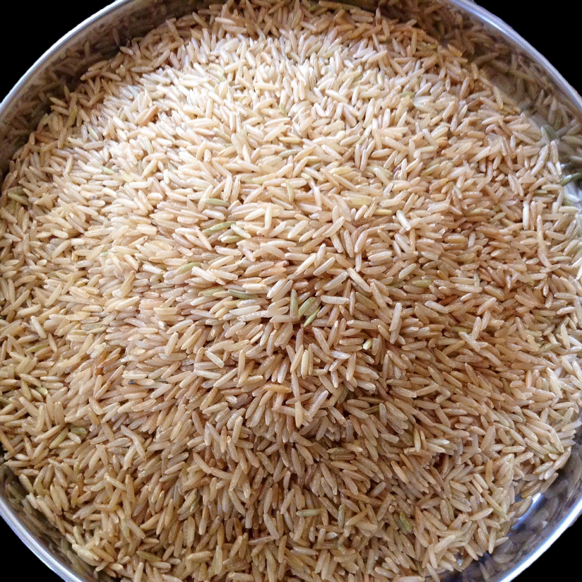 Рис и бурый рис разница. Рис басмати бурый. Рис бурый длиннозерный. Бурый неочищенный рис. Рис басмати коричневый.