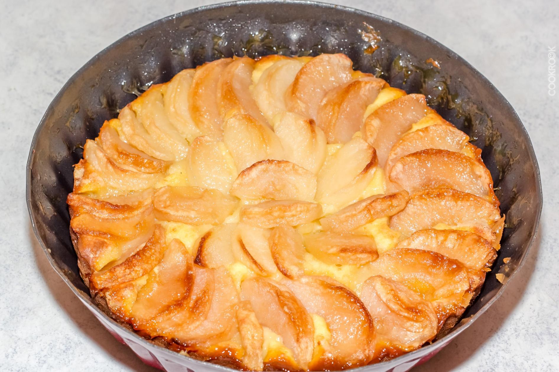 Пошаговое приготовление пирога. Творожный пирог с яблоками. Яблочно-творожный пирог в духовке. Пирог с яблоками в духовке. Яблочный пирог из творожного теста.