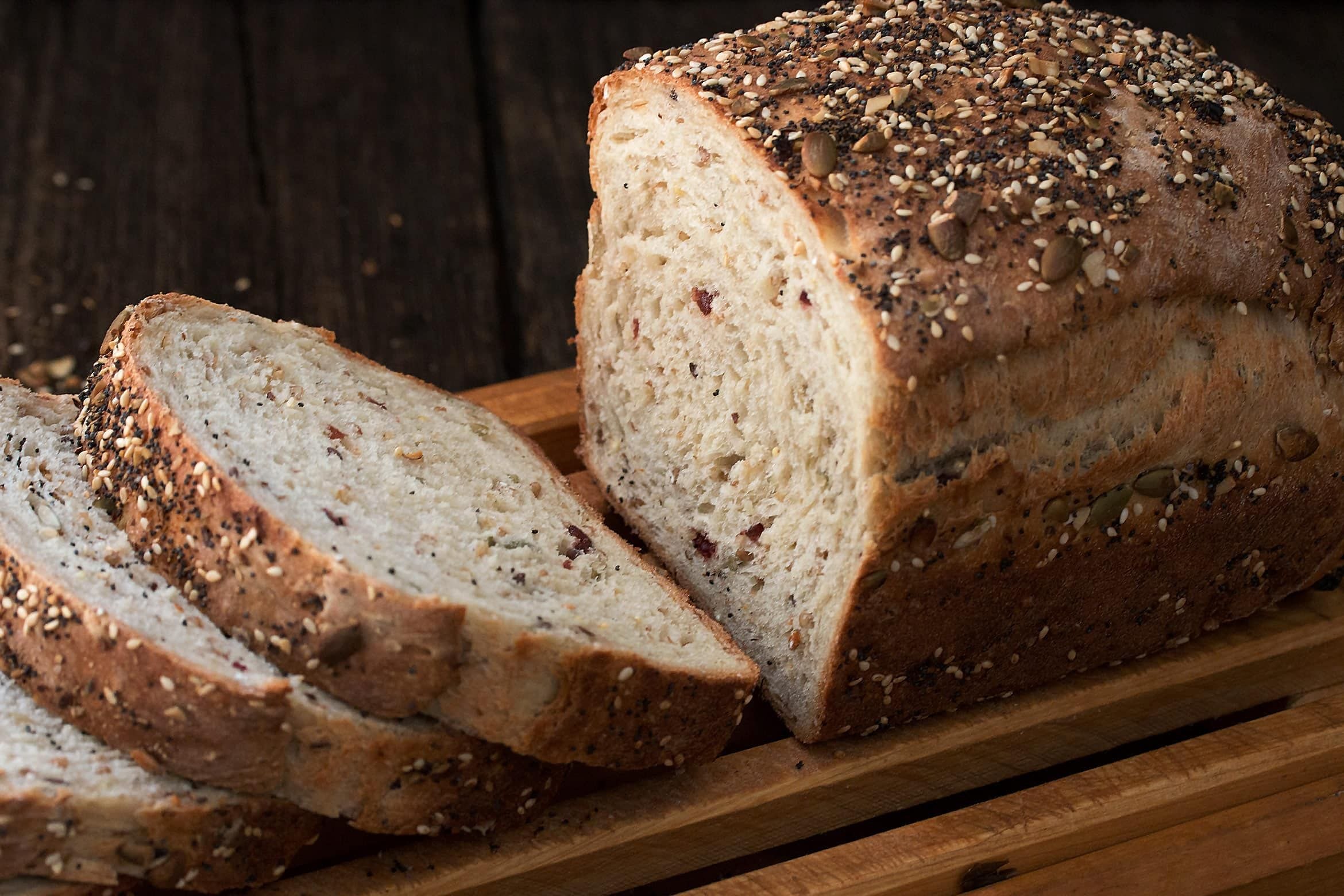 Цельнозерновой хлеб с отрубями. Хлеб. Хлеб злаковый. Цельнозерновой хлеб. Хлеб со злаками.