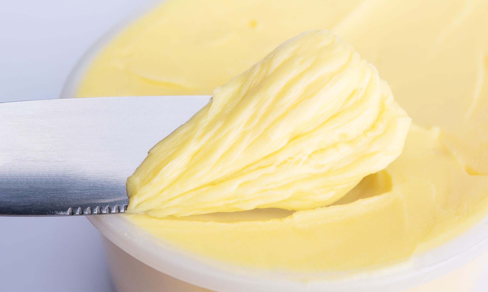 Жидкое сливочное масло. Маргарин арт. Margarine bacgraund. Mokap margarine. Butter margarine package.