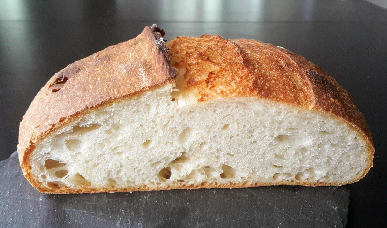 Домашний хлеб на молоке рецепт. Хлеб заварной пшеничный. Пшеничный хлеб на закваске. Хлеб из заварного теста. Сдобная выпечка на закваске.
