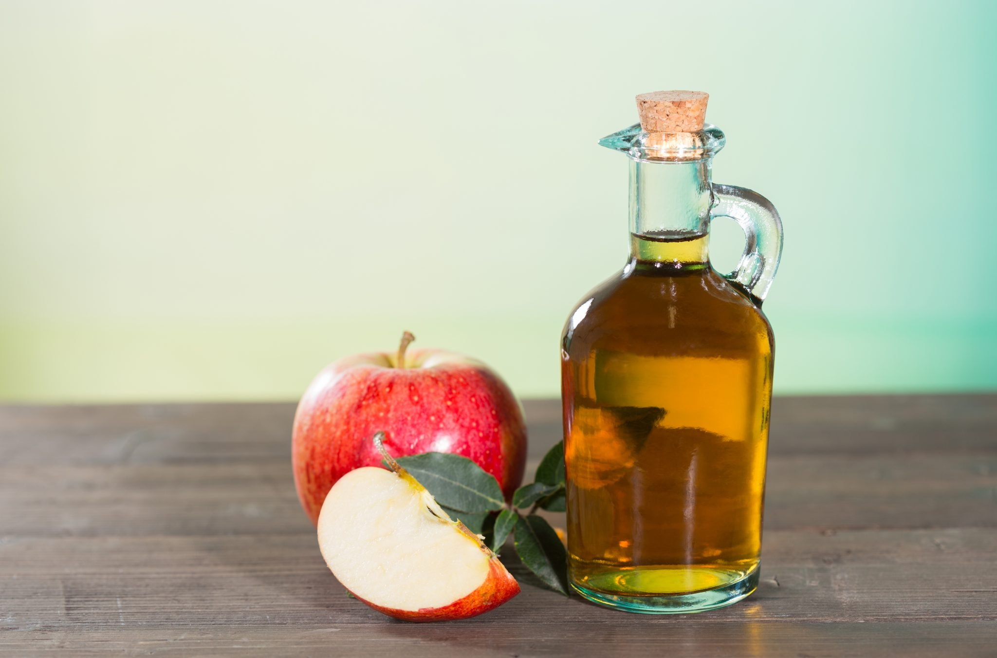 Тест яблочным уксусом. Яблочный уксус Apple Vinegar. Яблочный уксус бутылка. Яблочный уксус фото. Яблочный уксус в стекле.