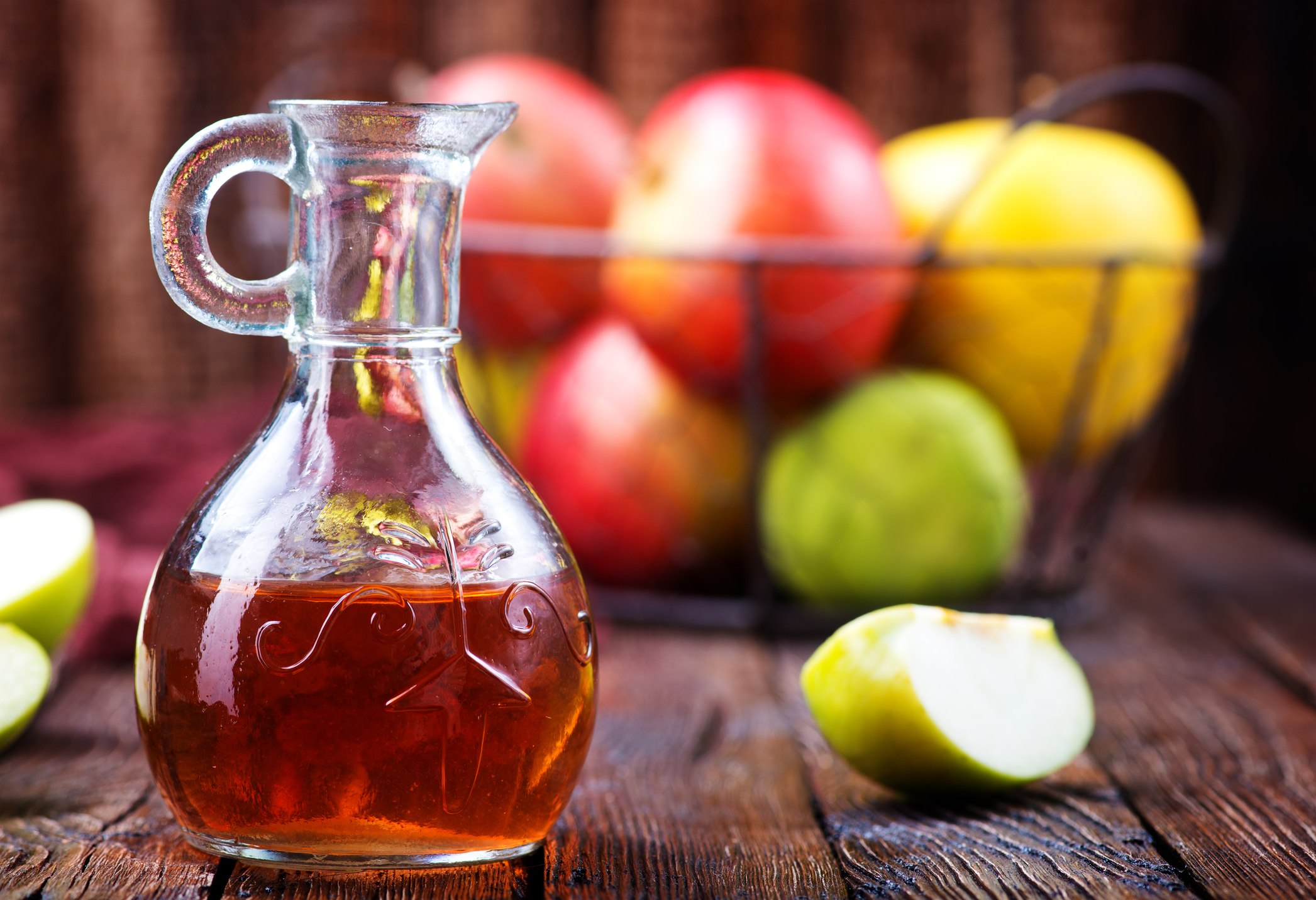 Уксус пряный. Уксус Apple Cider Vinegar. Фруктовый уксус. Яблочный уксус фото. Яблочный уксус от поноса.