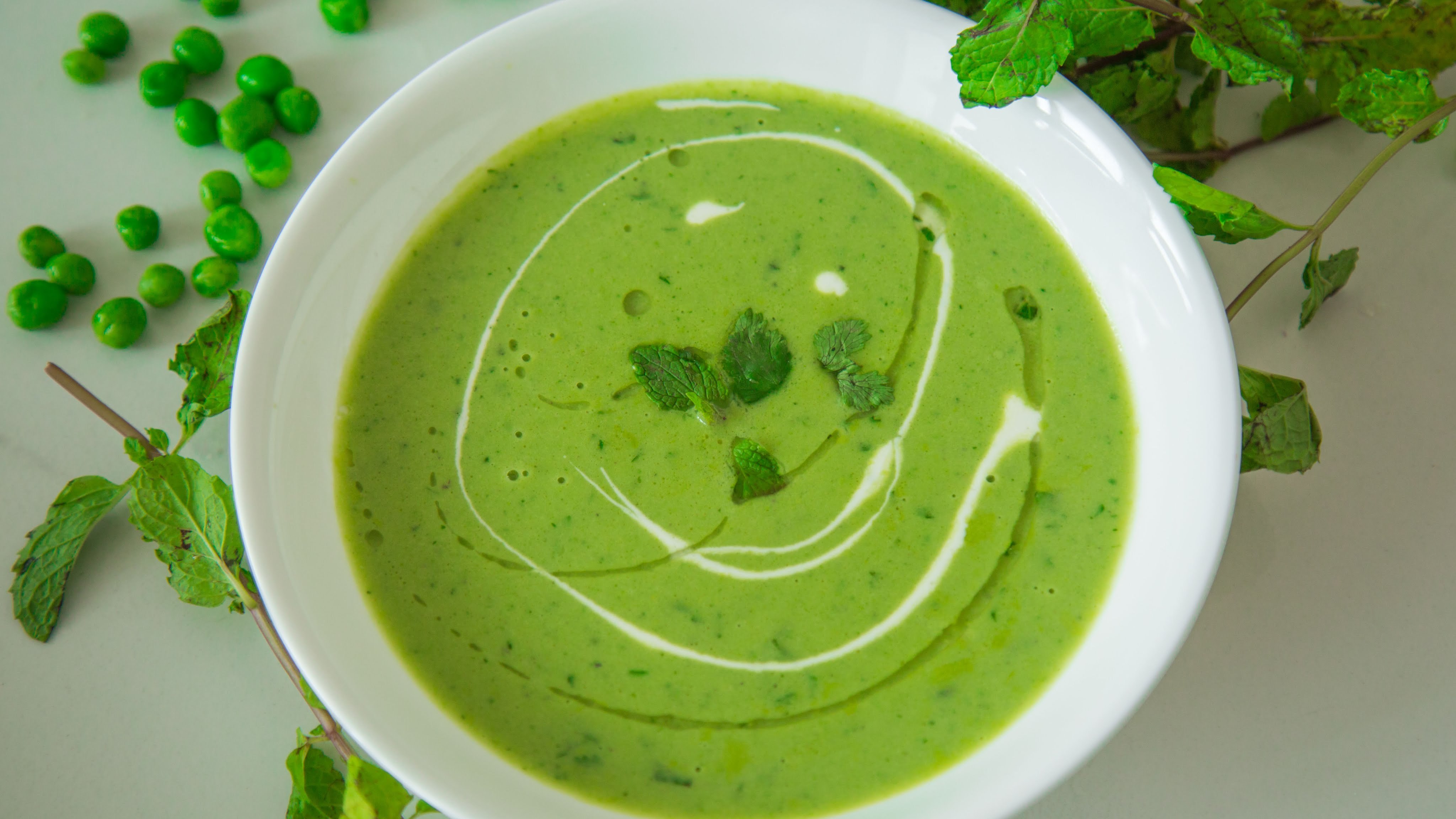 Суп из зеленого гороха. Пюре из зеленого горошка. Зеленый суп пюре. Суп пюре из горошка. Зеленый крем суп.