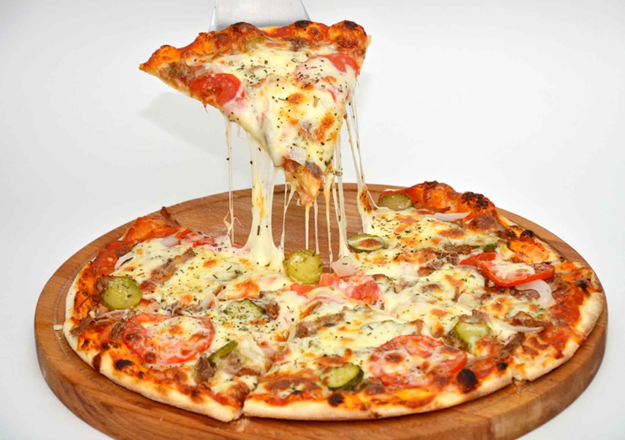 3 кусочка пиццы. Аппетитная пицца. Сочный кусок пиццы. Сочная вкусная пицца. Пицца с сыром.