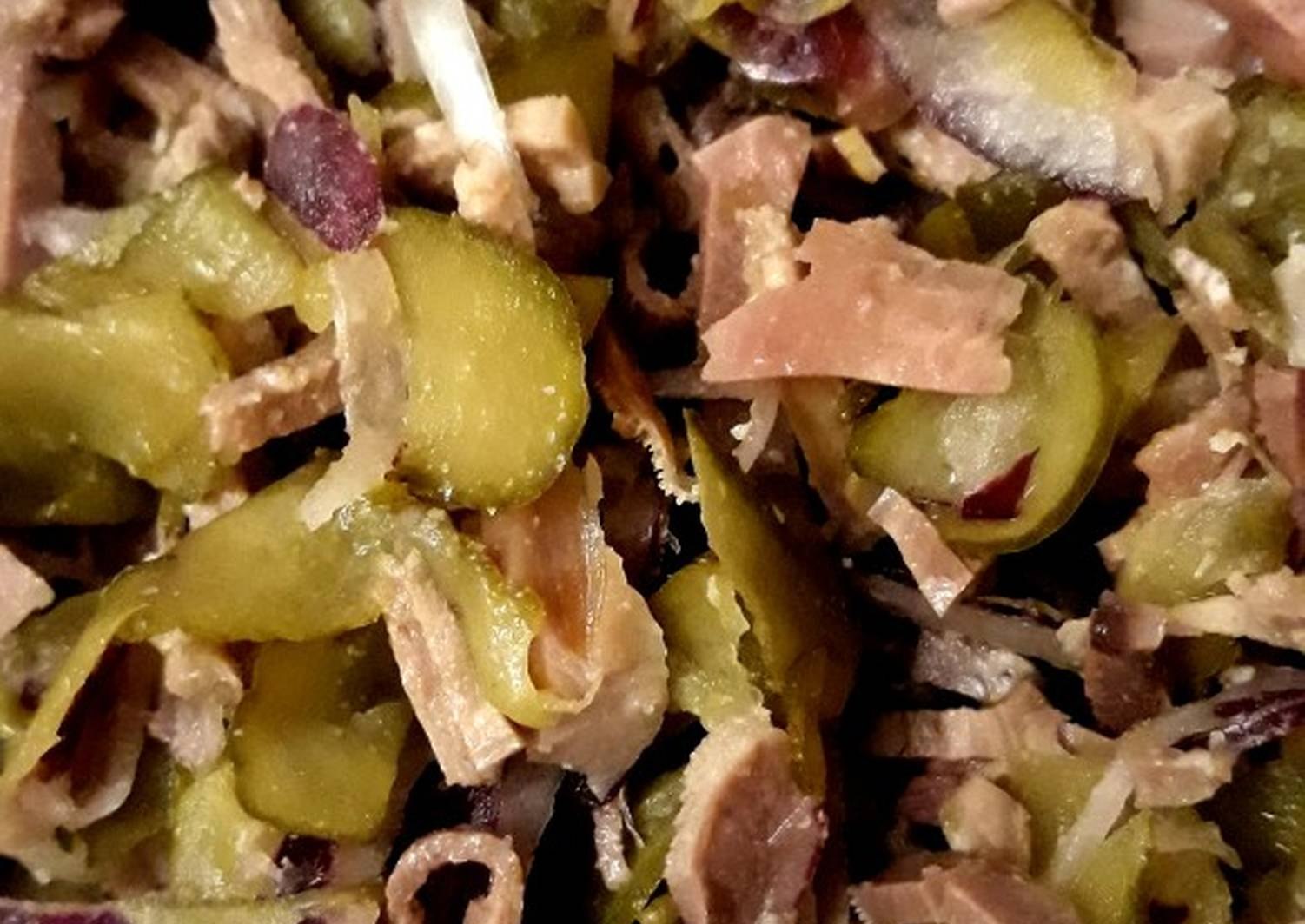 Салат грудка маринованный лук